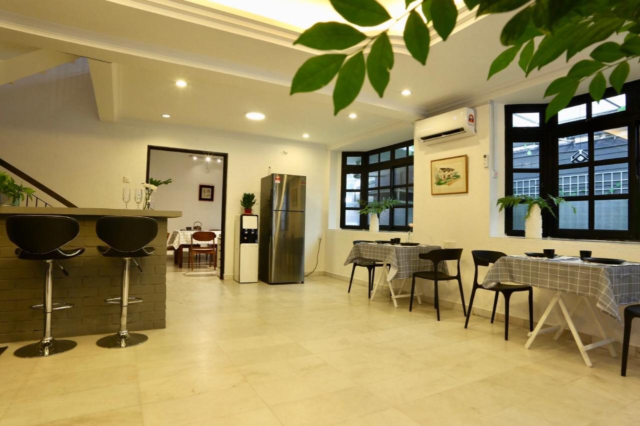 G Beach Front Villa Batu Feringgi Exterior foto