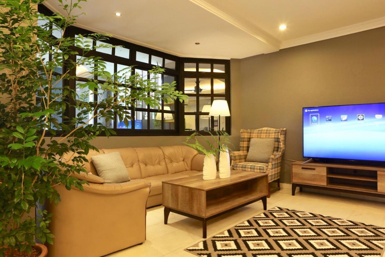 G Beach Front Villa Batu Feringgi Exterior foto