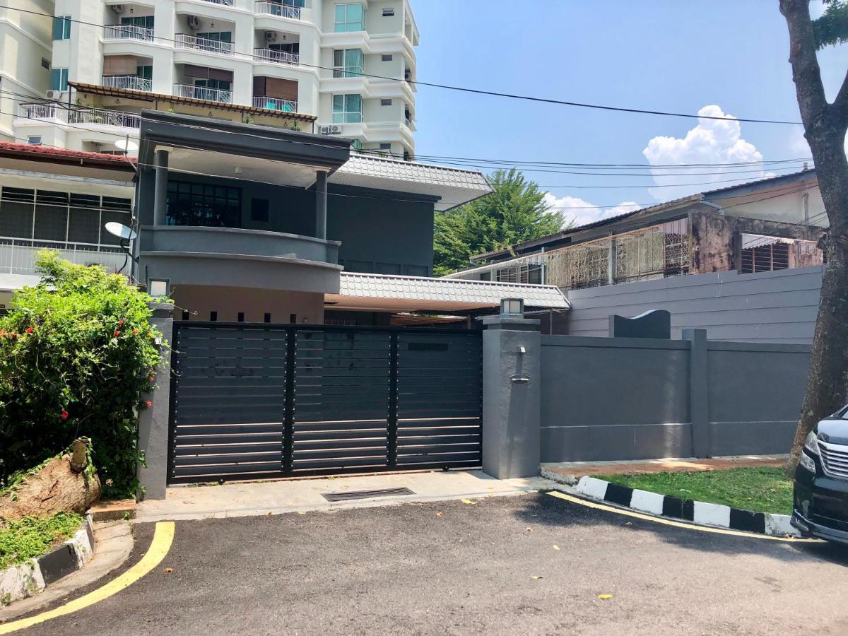 G Beach Front Villa Batu Feringgi Exterior foto