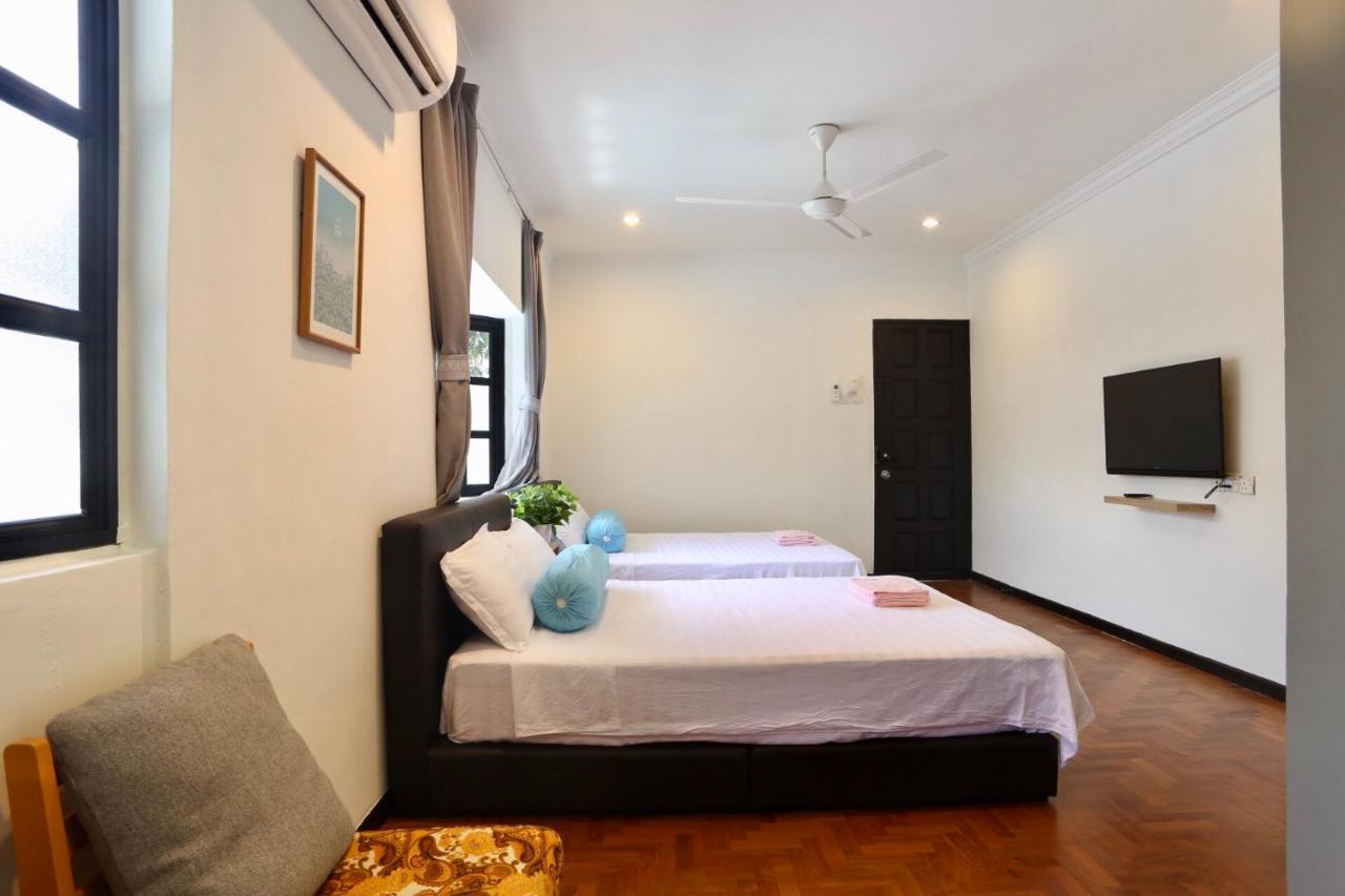 G Beach Front Villa Batu Feringgi Exterior foto