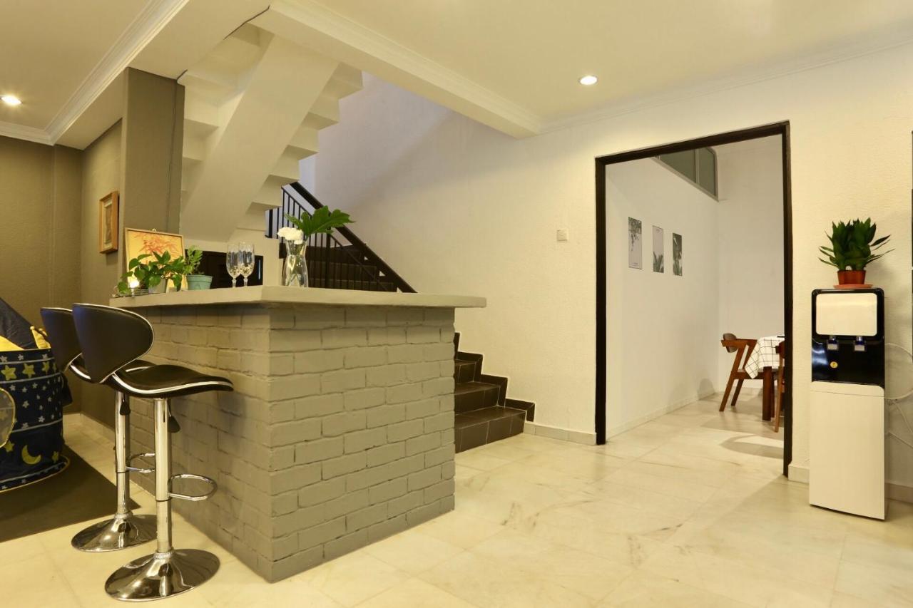 G Beach Front Villa Batu Feringgi Exterior foto