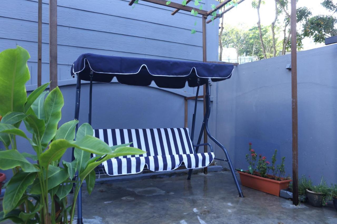 G Beach Front Villa Batu Feringgi Exterior foto