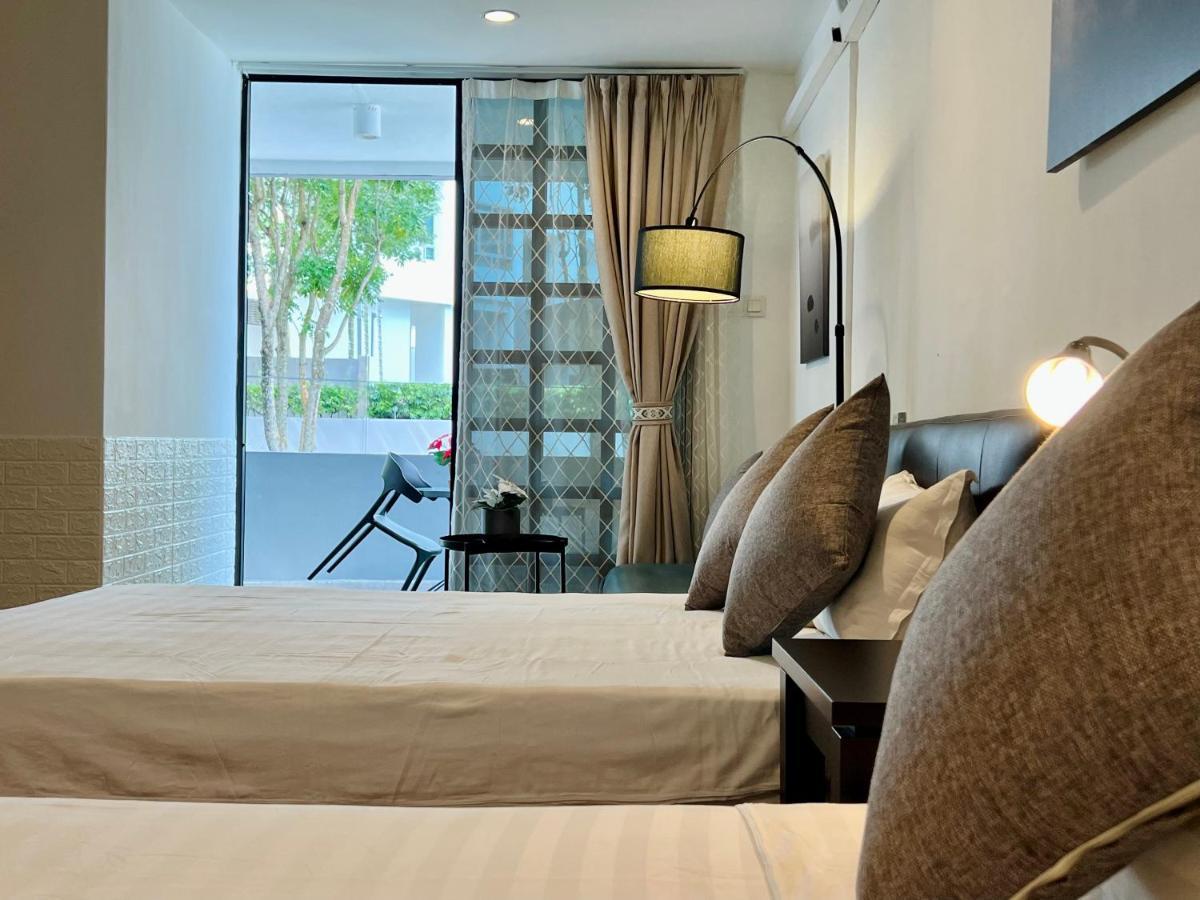 G Beach Front Villa Batu Feringgi Exterior foto